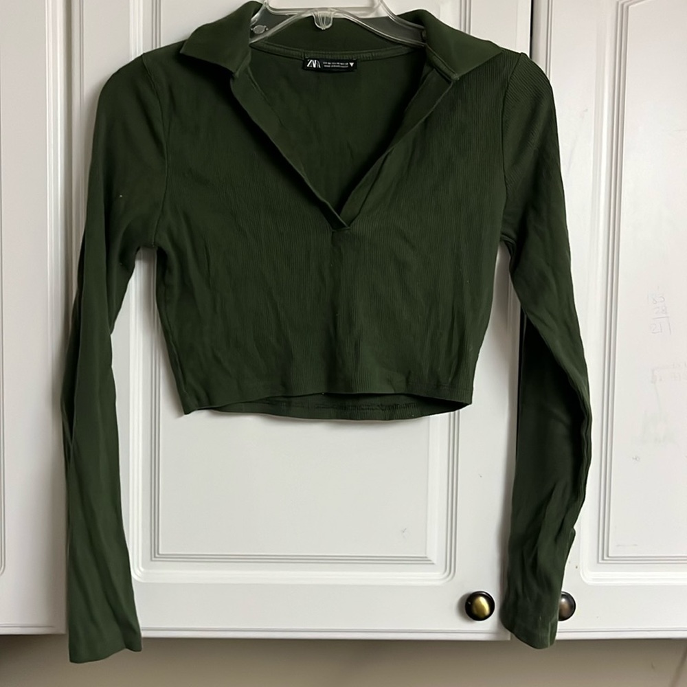 COPY - Zara long sleeve cropped top.
Size: M
Color: green